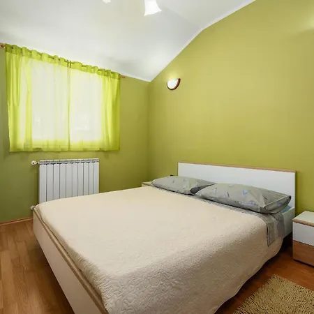Prázdninový dům Awesome In Pazin